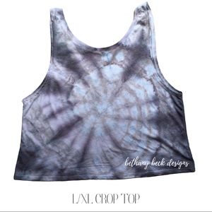 Woman’s crop top tie dye